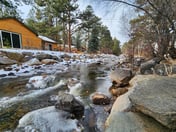 Cascade Suite 225- With Seasonal Pool Access!