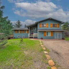 Bear Tracks- Game Room with a Big Backyard!
