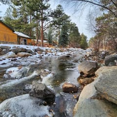Cascade Suite 225- With Seasonal Pool Access!