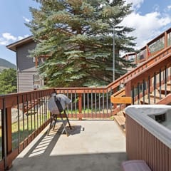 Wildwood Inn-Eagles Nest King Suite 28 (stairs)