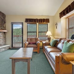 Wildwood Inn- Deer Ridge King Suite #26