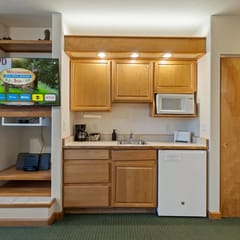Wildwood Inn-Jewel King Studio #33