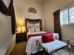Cascade Suite 226- With Seasonal Pool Access - Image 3