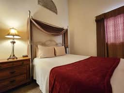 Cascade Suite 226- With Seasonal Pool Access - Image 2