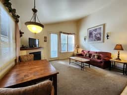 Cascade Suite 226- With Seasonal Pool Access - Image 4