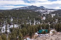 Charming Log Cabin! - Image 3