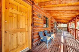 Charming Log Cabin! - Image 5