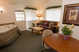 Cimmaron Suite 212- With Seasonal Pool Access - Image 4