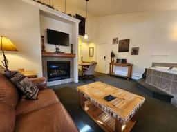 Cimmaron Suite 212- With Seasonal Pool Access - Image 5