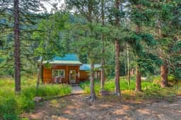 Riverside`s Hideout Cabin- With Hot Tub! - Image 2