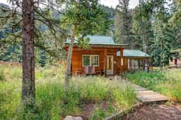 Riverside`s Hideout Cabin- With Hot Tub! - Image 3