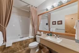 Wildwood Inn-Eagles Nest King Suite 28 (stairs) - Image 2