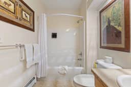 Wildwood Inn- Innkeeper Suite #46 - Image 2