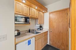 Wildwood Inn-Sunbeam Double Queen walk-in level #31 - Image 2
