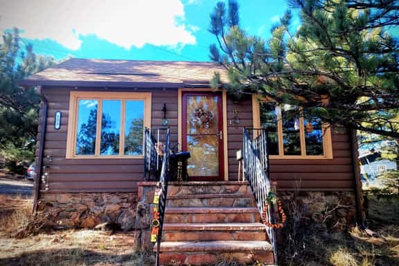 Bobcat`s Casita- Primal Serene Surroundings, Nearby: Lake Estes, 9 and 18 hole golf, Stanley Hotel! - Image 1