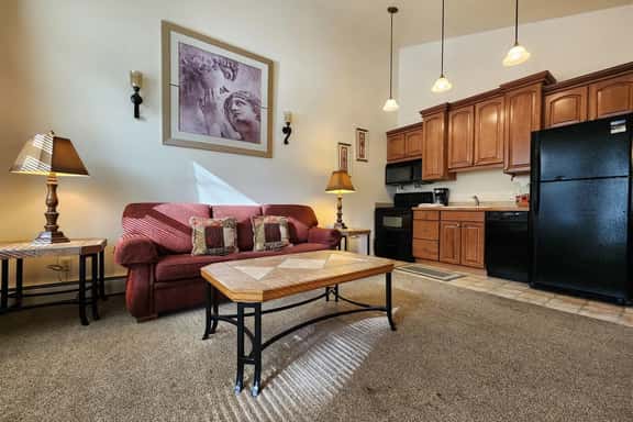 Cascade Suite 226- With Seasonal Pool Access - Image 1