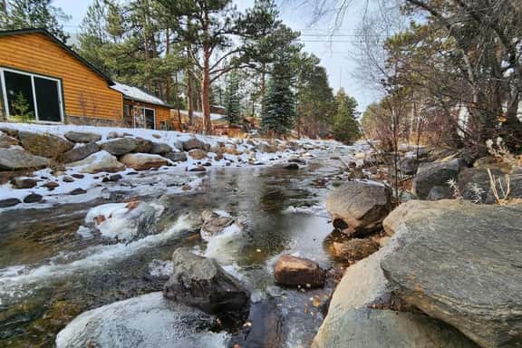 Cascade Suite 225- With Seasonal Pool Access! - Image 1