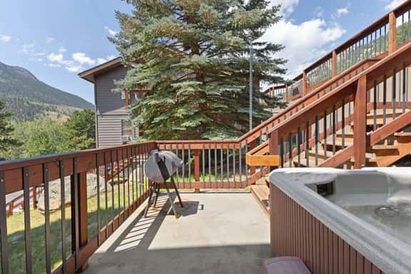 Wildwood Inn-Eagles Nest King Suite 28 (stairs) - Image 1