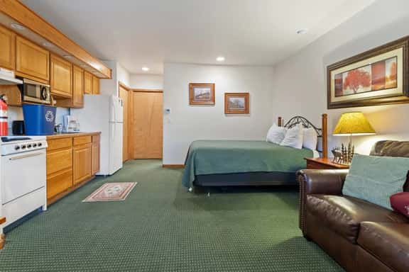 Wildwood Inn- Little Bear Queen Studio #45 - Image 1