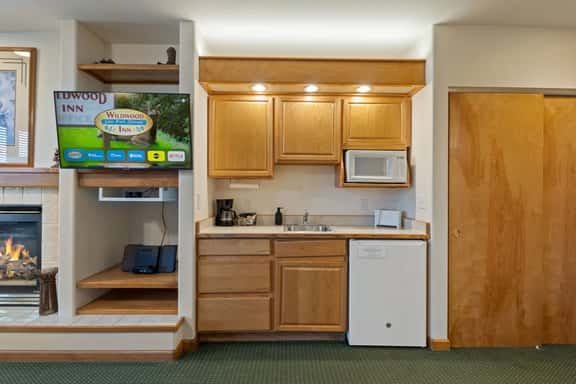 Wildwood Inn-Jewel King Studio #33 - Image 1