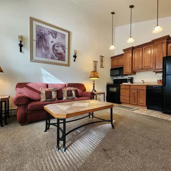 Cascade Suite 226- With Seasonal Pool Access - Image 1