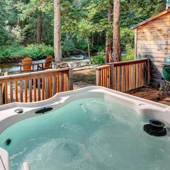 Riverside`s Hideout Cabin- With Hot Tub! - Image 1