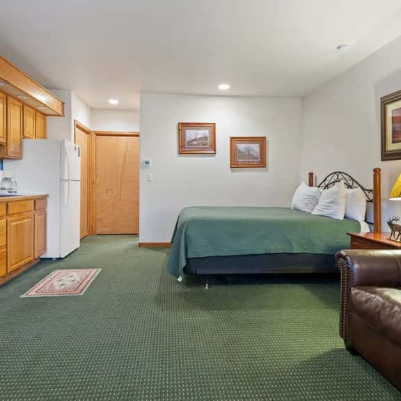 Wildwood Inn- Little Bear Queen Studio #45 - Image 1