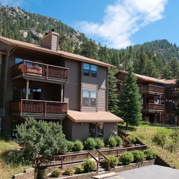Wildwood Inn-Eagles Nest King Suite #30 (no stairs) - Image 1