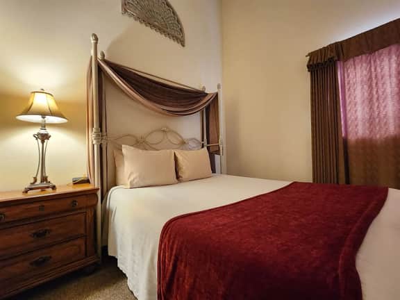 Cascade Suite 226- With Seasonal Pool Access - Image 2