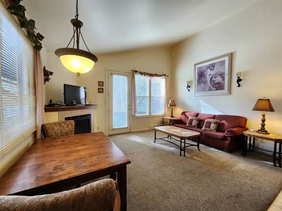 Cascade Suite 226- With Seasonal Pool Access - Image 4