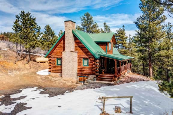 Charming Log Cabin! - Image 4