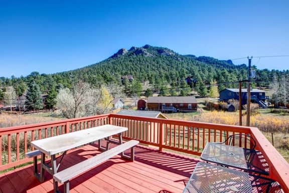 Lakeshore Retreat - Image 4