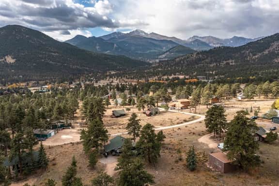 Larkspur Retreat- Breathtaking Views of Longs Peak - Image 3