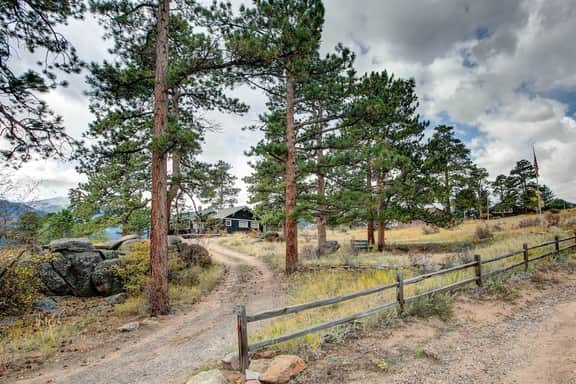 Larkspur Retreat- Breathtaking Views of Longs Peak - Image 5