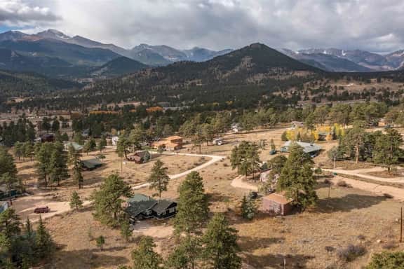 Larkspur Retreat- Breathtaking Views of Longs Peak - Image 4