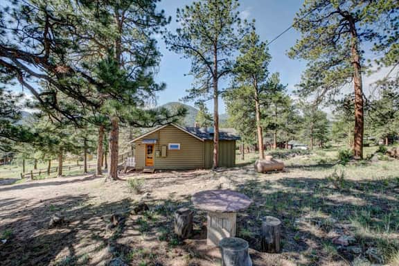 Crooked Pine Cottage-Close to the RMNP - Image 2