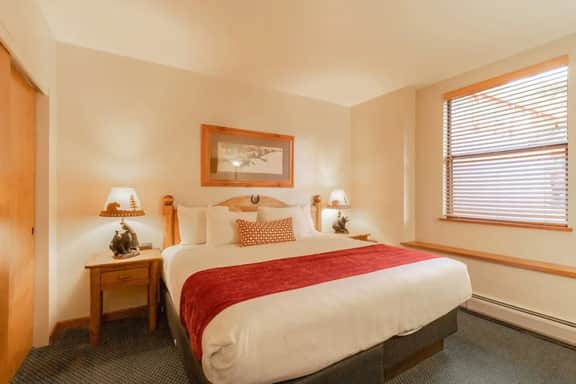 Wildwood Inn-Eagles Nest King Suite 28 (stairs) - Image 3