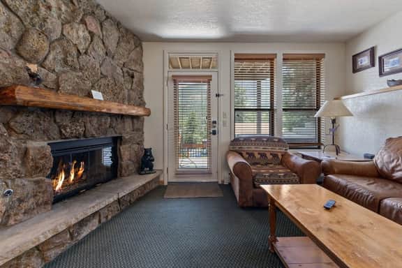 Wildwood Inn- Hollyhock Queen Studio #21 - Image 3