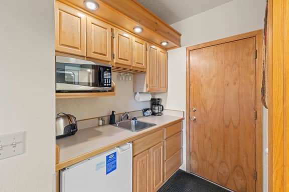 Wildwood Inn-Sunbeam Double Queen walk-in level #31 - Image 2