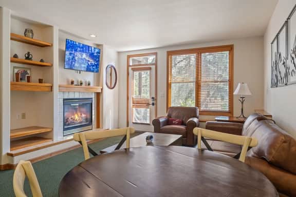 Wildwood Inn- Innkeeper Suite #46 - Image 3