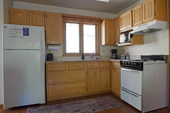 Wildwood Inn-Aspen King Suite #16 - Image 2