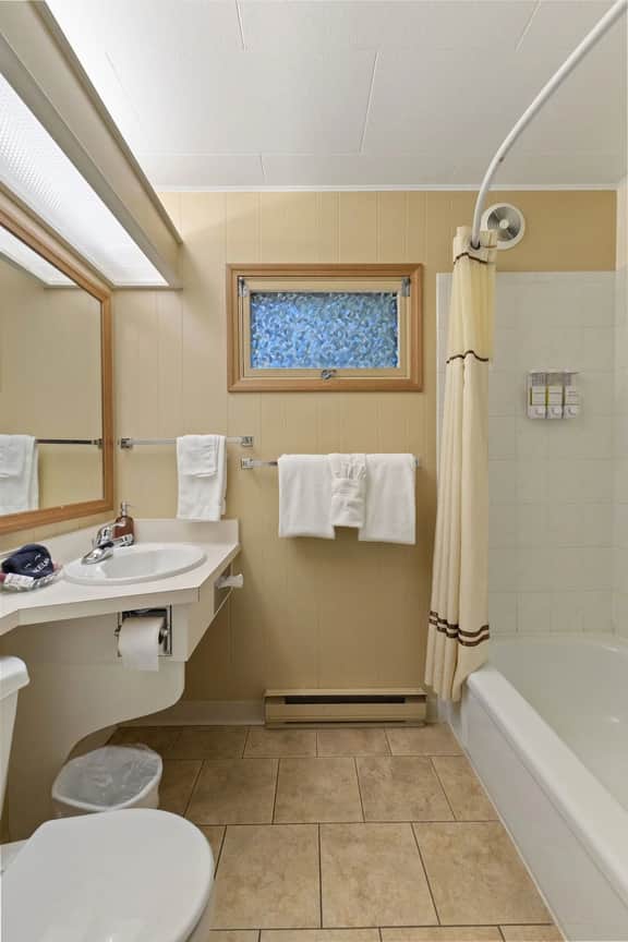Wildwood Inn-Aspen King Suite #16 - Image 4