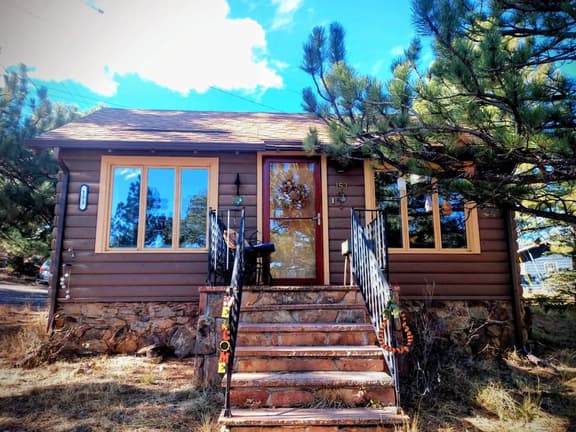 Bobcat`s Casita- Primal Serene Surroundings, Nearby: Lake Estes, 9 and 18 hole golf, Stanley Hotel! - Image 1