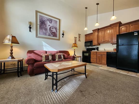 Cascade Suite 226- With Seasonal Pool Access - Image 1
