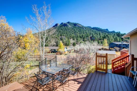 Lakeshore Retreat - Image 1
