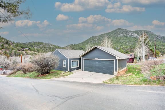 Lazy Dayz—Right Downtown Estes Park! - Image 1