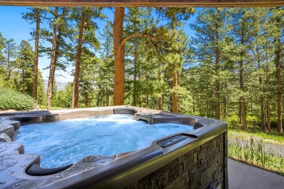 Luxury and Privacy- 30 Days or More with a Hot Tub - Image 1